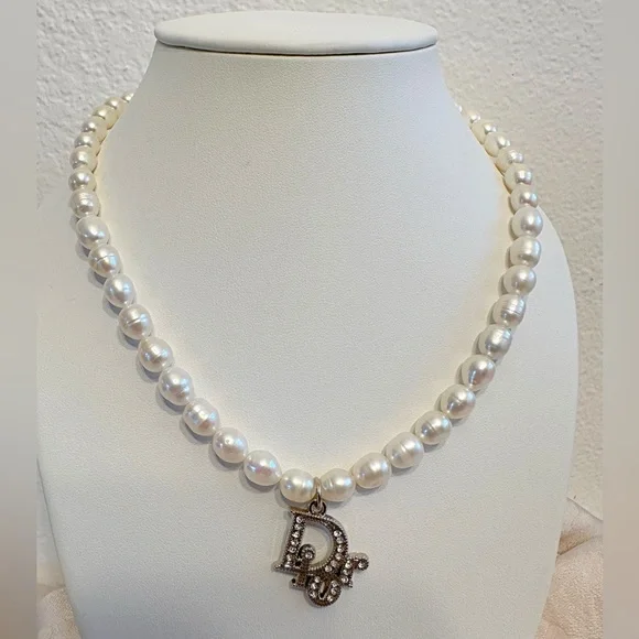 Dior Charm with vintage 16” fresh water Pearl necklace - Picture 6 of 6